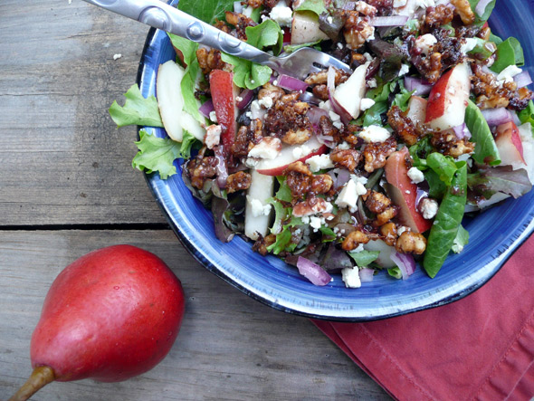 Pear salad with blue cheese and sweet & spicy walnuts