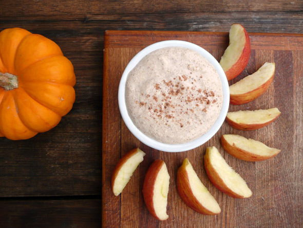 Pumpkin Dip with Apples