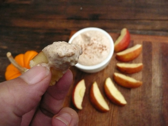 Pumpkin Dip with Apples