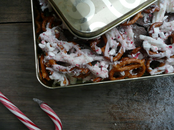 Chocolate Peppermint Pretzel Munch ~ Sumptuous Spoonfuls #chocolate #peppermint #pretzel #holiday #treat #recipe