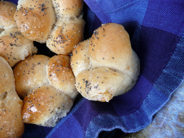 Smoky Pepperoni & Cheese Stuffed Pull Apart Rolls