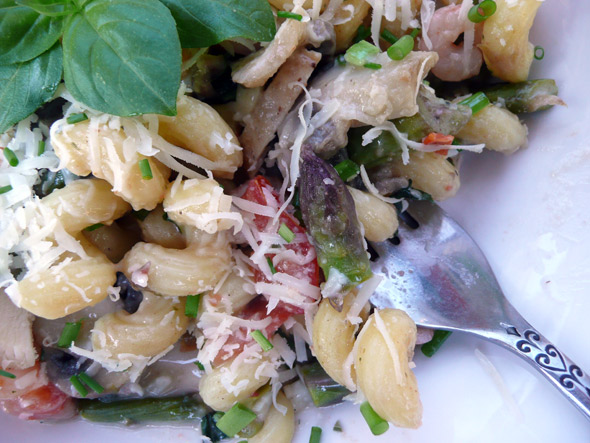 Shrimp & Chicken Asparagus Mushroom Pasta with Lowfat Garlic Cream Sauce