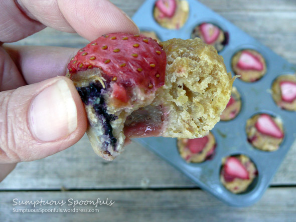 Baked Strawberry Quinoa Walnut Bites