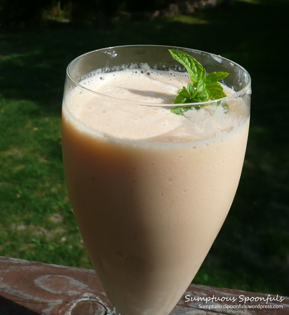 Cantaloupe Lassi with Vanilla ~ Sumptuous Spoonfuls #drink #recipe