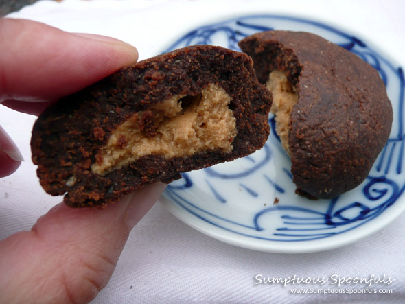 Magic in the Middle Cookies: Chewy Chocolate Cookies with a Creamy PB Center #cookie #recipe