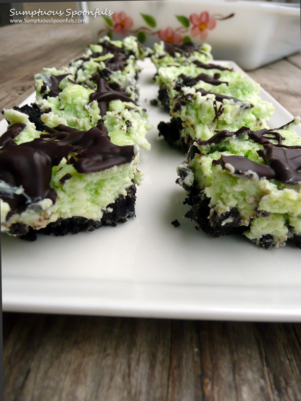 Oreo Shamrock Cheesecake Squares ~ Sumptuous Spoonfuls #cheesecake #bars #recipe