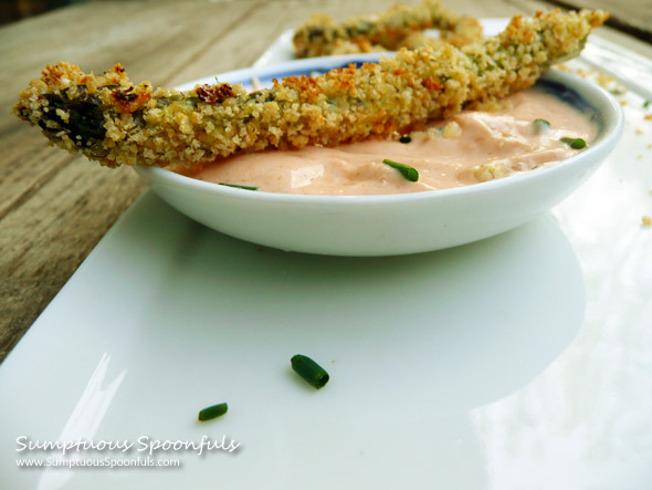 Crispy Breaded Asparagus Spears with Sriracha Dipping Sauce ~ Sumptuous Spoonfuls #asparagus #recipe