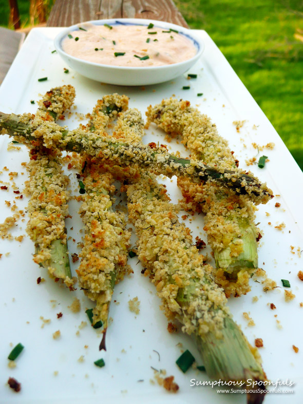 Crispy Breaded Asparagus Spears with Sriracha Dipping Sauce ~ Sumptuous Spoonfuls #asparagus #recipe