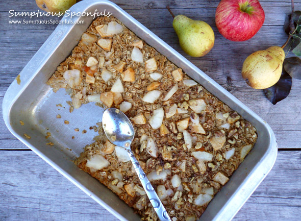 Ginger Apple Pear Crisp Baked Oatmeal ~ Sumptuous Spoonfuls #baked #oatmeal #recipe