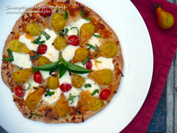 Margherita Button Pizza ~ Sumptuous Spoonfuls #pizza #recipe