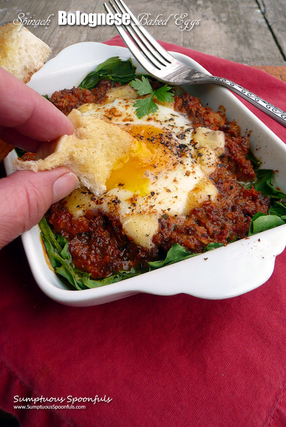 Spinach Bolognese Baked Eggs ~ Sumptuous Spoonfuls #quick #healthy #breakfast #dinner #recipe