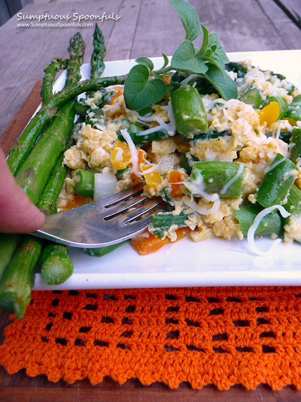 Asparagus Sweet Pepper Egg Scramble ~ Sumptuous Spoonfuls #easy #quick #healthy #breakfast #recipe