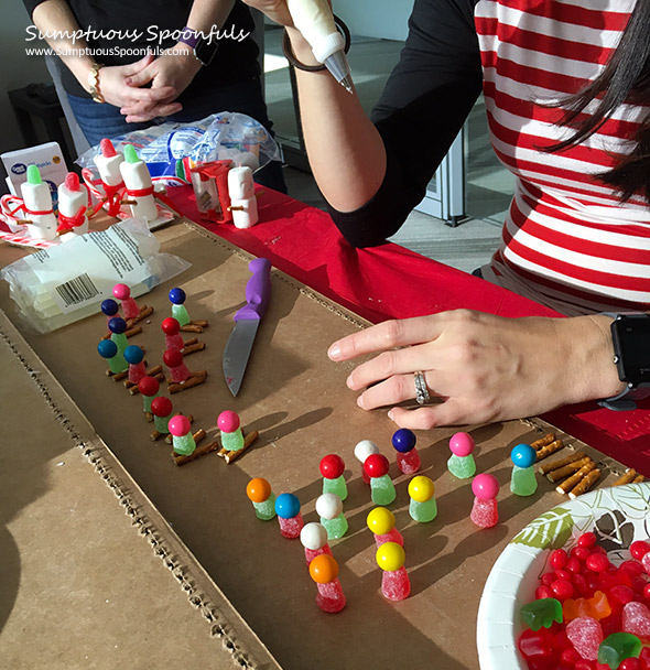 gingerbread-house-people