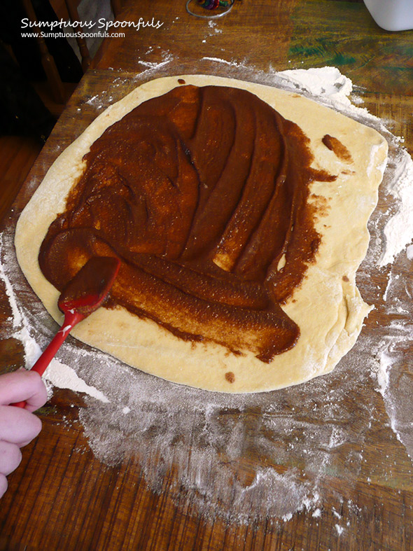 Ooey Gooey Cinnamon Caramel Bread ~ Sumptuous Spoonfuls #yeast #bread #recipe