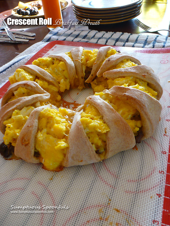 Crescent Roll Breakfast Wreath ~ beautiful & easy, this stunning sausage egg & cheese breakfast wreath will delight your whole family! 