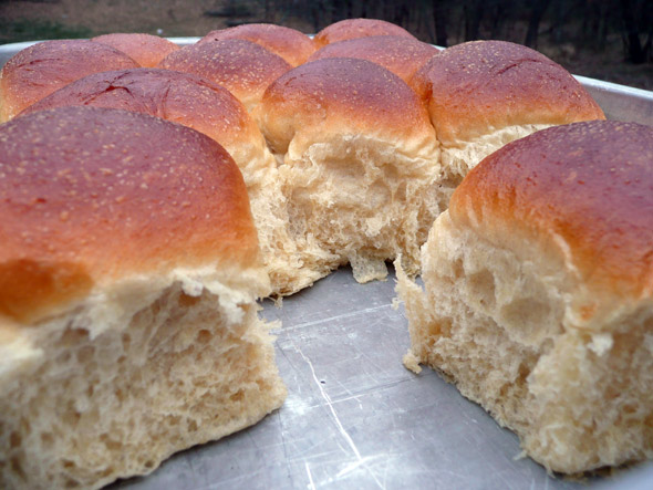 Soft Fluffy Sweet Dinner Rolls you can Make Ahead of Time